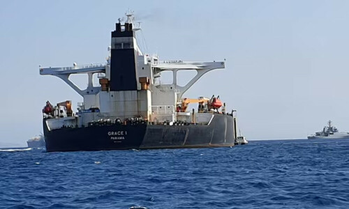Tanker rates extend rally on sanctions, demand to load Mideast oil