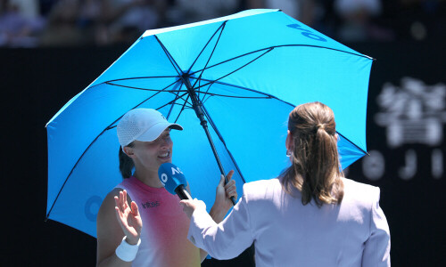 Iga Swiatek powers into third round at Australian Open