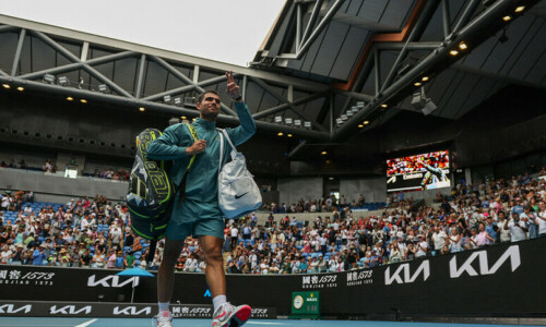 Carlos Alcaraz slaps down Borges to reach second week at Australian Open