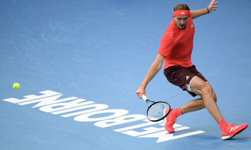 Alexander Zverev books Australian Open quarter-final with Paul