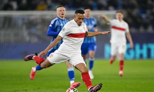 Stuttgart stay in playoff hunt with 3-1 win in Bratislava