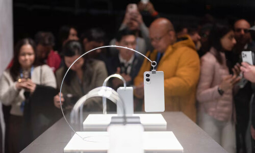 Samsung unveils AI smartphones with Qualcomm chips, teases slimmer Galaxy phones