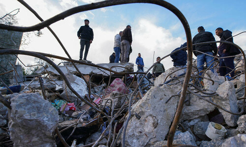 Palestinian official says hundreds leave Jenin as Israel presses raid