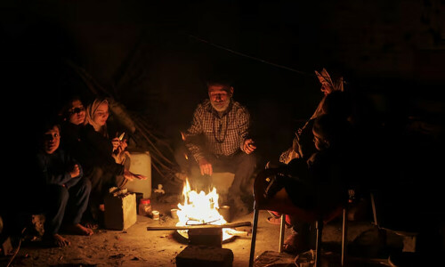 Gazans ready tent camps for families returning to north after ceasefire