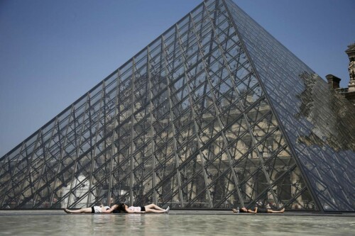 Paris&rsquo; Louvre museum, in dire state, cries for help