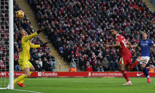 Liverpool, Arsenal win as Bournemouth thrashes Forest