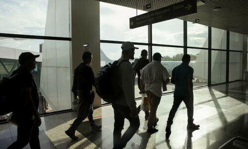 Brazil condemns handcuffing of deportees on flight from US
