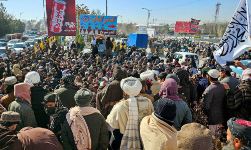آئی سی سی سے وارنٹ گرفتاری کی درخواستوں کیخلاف افغان طالبان کے حامیوں کا مظاہرہ