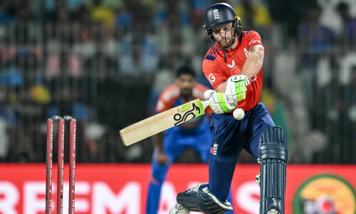 England down India to keep T20 series alive