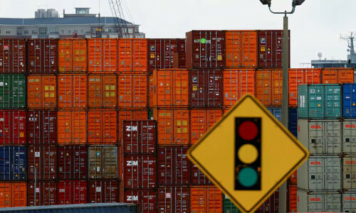 Import surge seen curbing US economic growth in fourth quarter