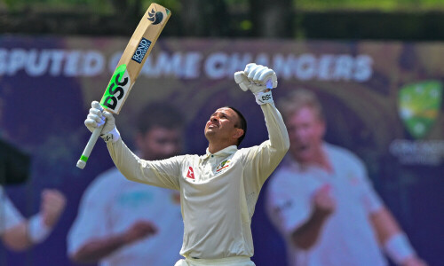 Sri Lanka lose quick three after Australia declare on 654-6