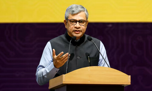 India IT minister praises DeepSeek&rsquo;s low-cost AI, compares it with own investment approach
