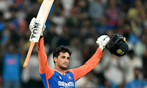 Abhishek&rsquo;s 135 fires India to 247-9 in final T20 against England