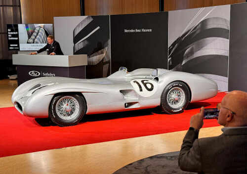 Mercedes ‘streamliner’ fetches record 51mn euros at auction Mercedes ‘streamliner’ fetches record 51mn euros at auction