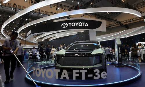 Toyota to set up wholly owned EV, battery unit in China
