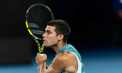 Carlos Alcaraz needs three sets to win in Rotterdam