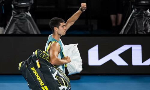 Top seed Carlos Alcaraz cruises in Rotterdam