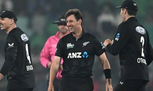 Phillips and Santner lead New Zealand to 78-run win over Pakistan