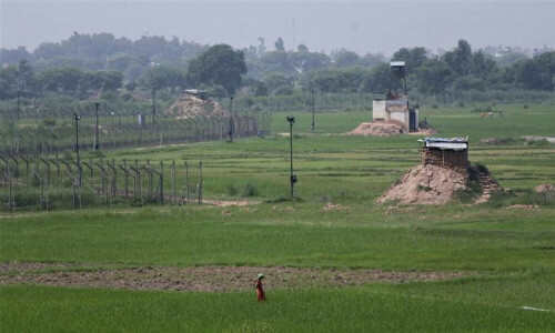 India, Pakistan exchange fire across Kashmir border?