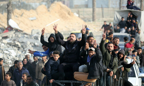 Gazans return to ruined homes and severe water shortage