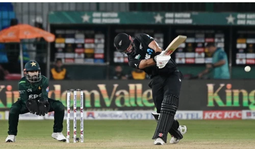 New Zealand beat Pakistan by 5 wickets in tri-series final