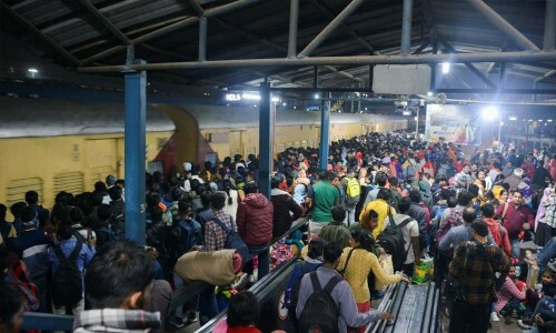 Kumbh Mela: 18 dead in stampede at Delhi station to catch trains