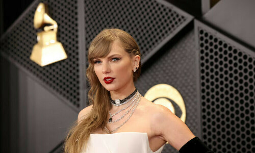 Taylor Swift wins recording artist of the year crown for fifth time