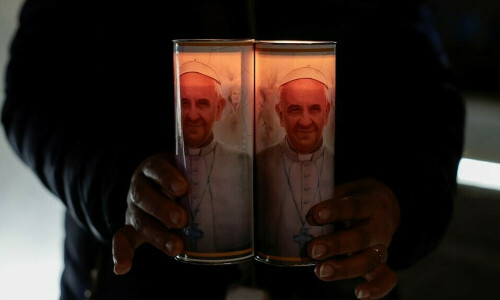 Pope Francis has double pneumonia, complicating his treatment, Vatican says