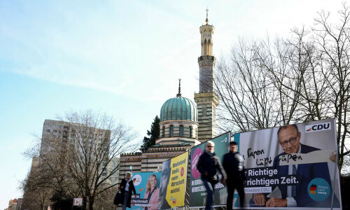 Germans vote under shadow of far-right surge