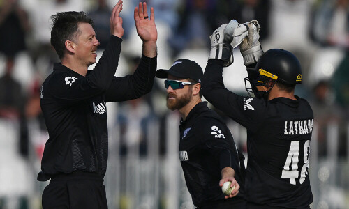 New Zealand&rsquo;s Bracewell puts Bangladesh in a spin in Champions Trophy
