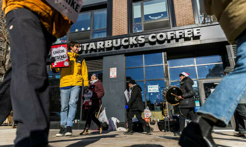 Starbucks to cut 1,100 corporate roles in CEO Niccol&rsquo;s turnaround push