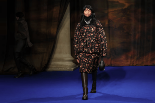 Burberry winter collection draws on British country homes, equestrian styles Burberry winter collection draws on British country homes, equestrian styles