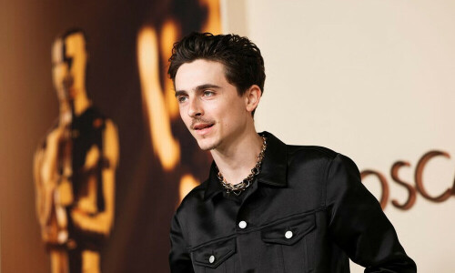 Timothee Chalamet, Ariana Grande mingle at Oscar nominees dinner