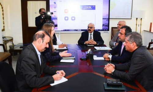 Minister apprises British HC about power sector initiatives