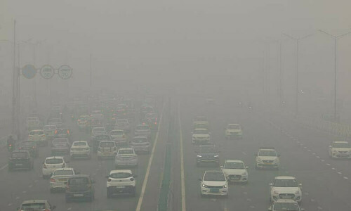 Delhi bans old cars from refuelling to help tackle city&rsquo;s pollution