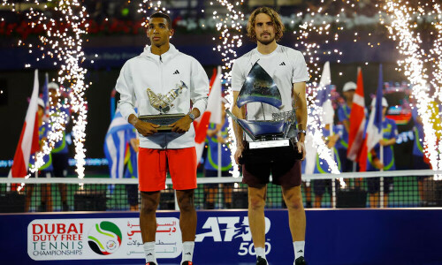 Stefanos Tsitsipas beats Felix Auger-Aliassime to claim Dubai crown