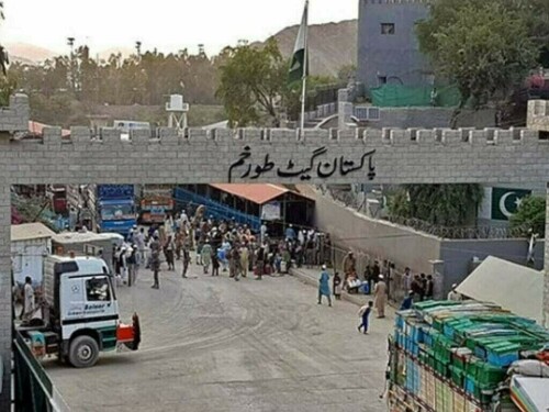 Pakistani, Afghan security forces clash at closed main border crossing