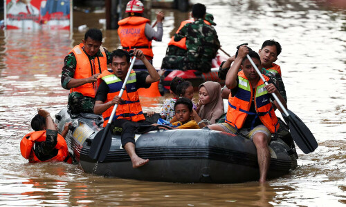 Floods in Indonesia&rsquo;s capital displace thousands