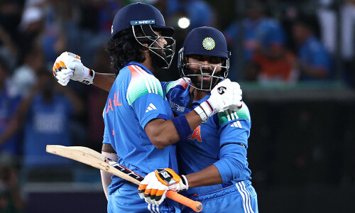 Kohli leads India to Champions Trophy final with victory over Australia