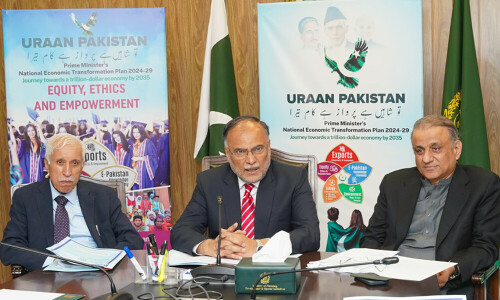 Planning minister reviews issues &lsquo;impeding Gwadar Port operationalisation&rsquo;