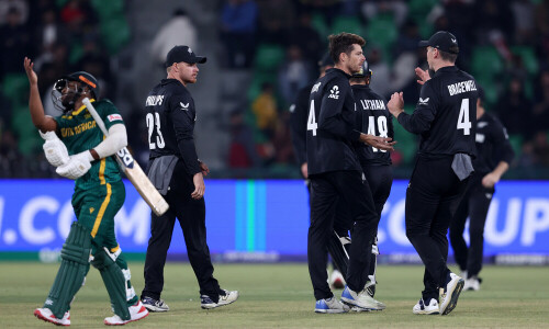 New Zealand crush South Africa to reach Champions Trophy final