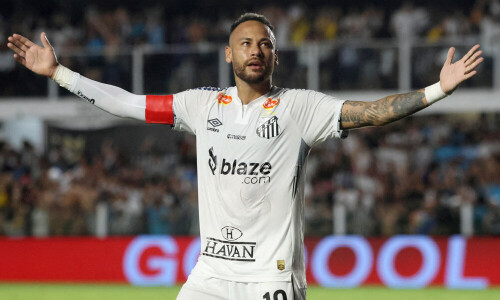 Neymar returns to Brazil squad after stellar form at Santos