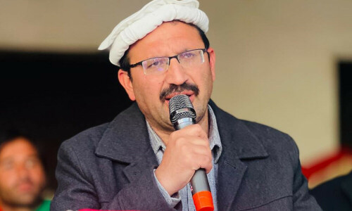 PTI leader for narrowing civilians-military &lsquo;divide&rsquo;