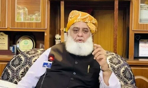 Fazl visits Darul Uloom Haqqania