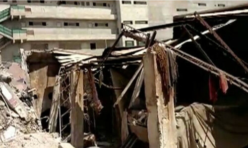 Six dead in Afghan camp roof collapse