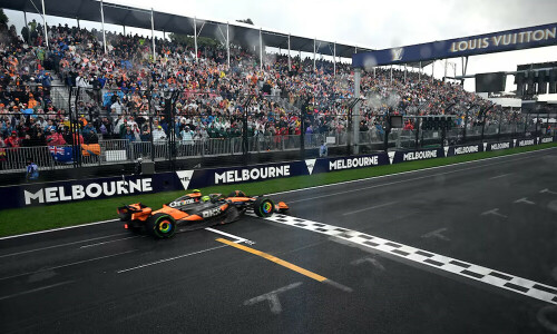 Norris holds off Verstappen to win wild F1 opener in Australia