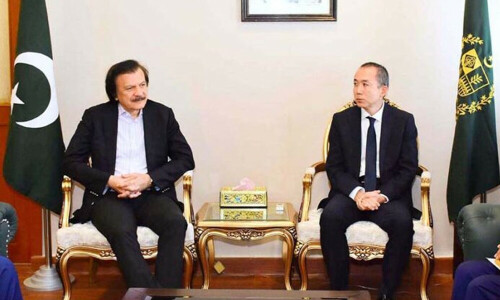Minister, Pak Suzuki CEO discuss expanding industrial, trade ties