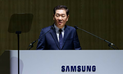 Samsung CEO says company will pursue deals as it struggles for growth Samsung CEO says company will pursue deals as it struggles for growth