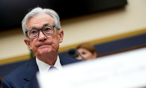 Fed leaves policy rate outlook unchanged amid projected growth slowdown, temporary inflation jump