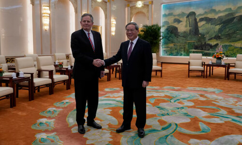 Pro-Trump senator meets Chinese Premier with US company executives